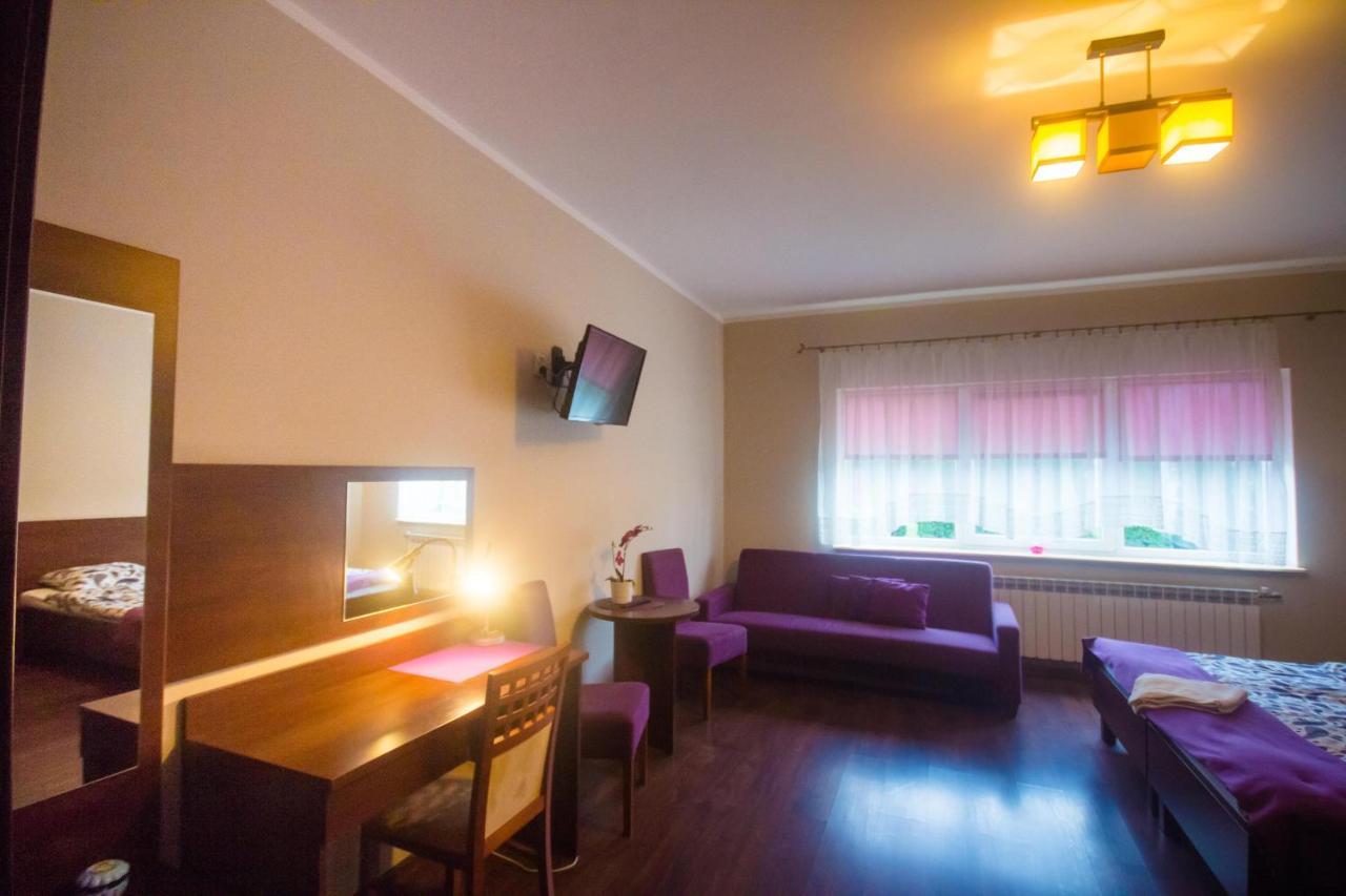 Hostel Soleil Кутно Екстериор снимка